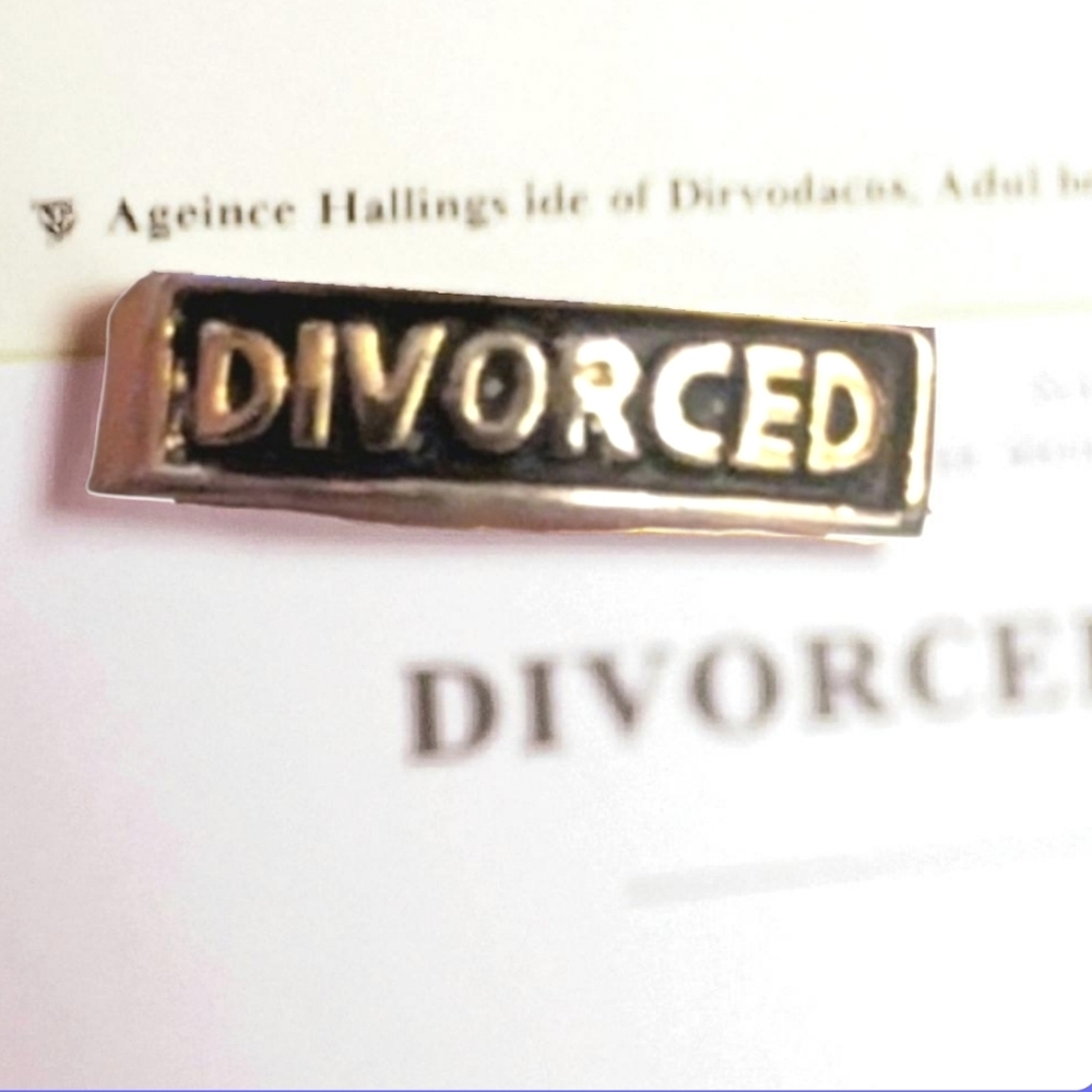 Statement Ring with 'Divorced' Engraving Unique Design Freedom Ring 6.5